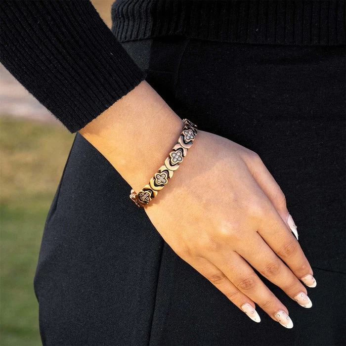 🌟Neue Woche, neue Rabatte: 80 % Rabatt – 🍀 Klee-Armband aus Kupfer mit Magnetverschluss [2 Stück kaufen, versandkostenfrei] - Image 5
